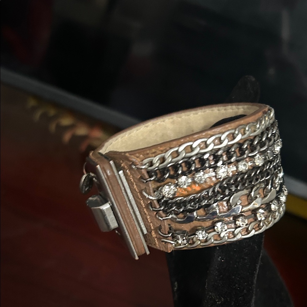 Chic Silver and Black Chain Bracelet - Picture 5 of 6